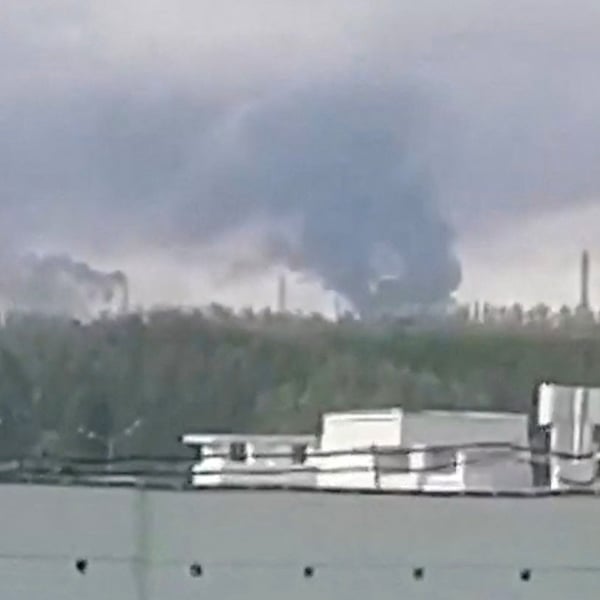 Smoke rising from Nizhnekamsk Taneco oil refinery after Ukrainian drone strike, August 10 2026