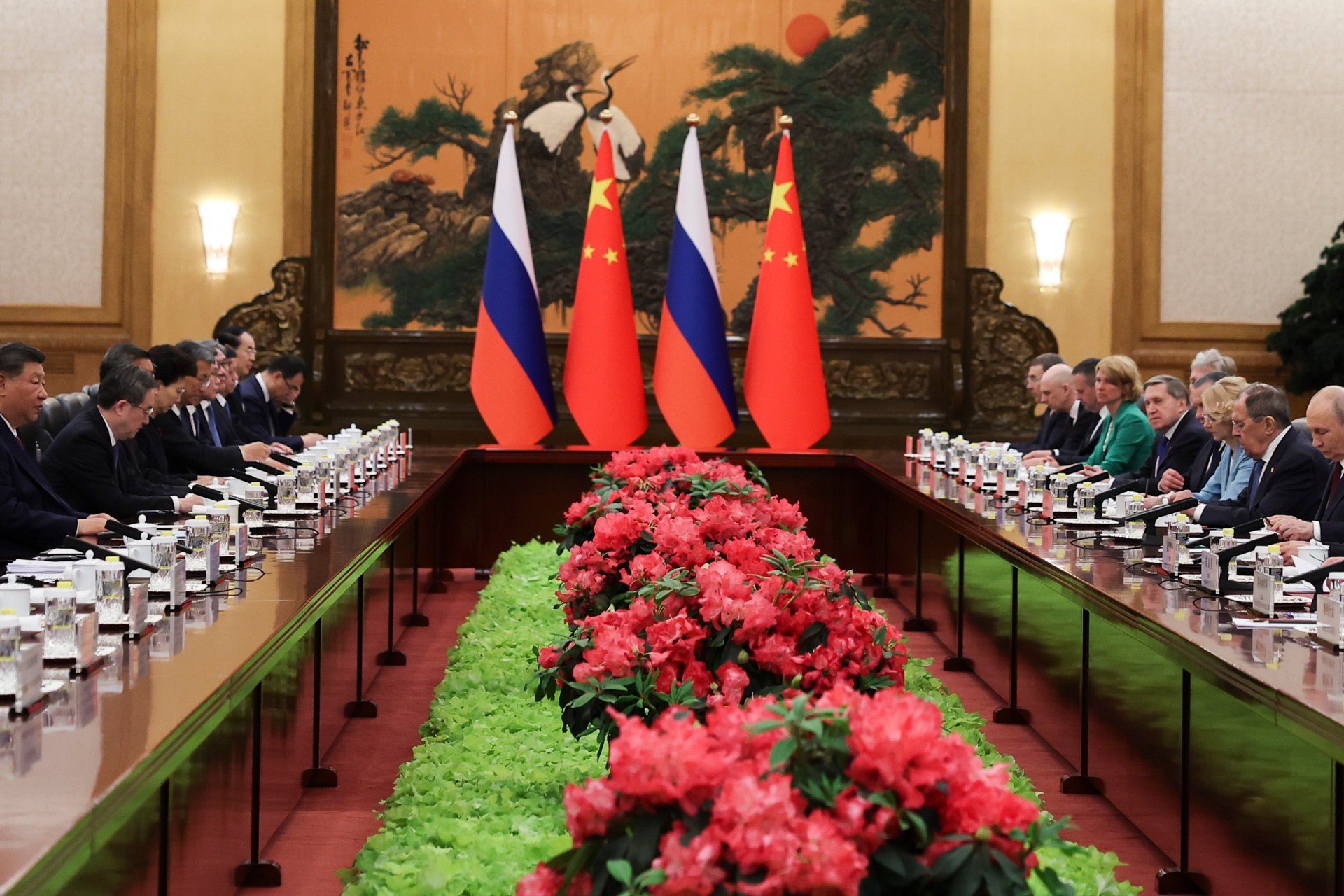 Russian and Chinese delegations facing each other across a table in the Great Hall of the People in Beijing