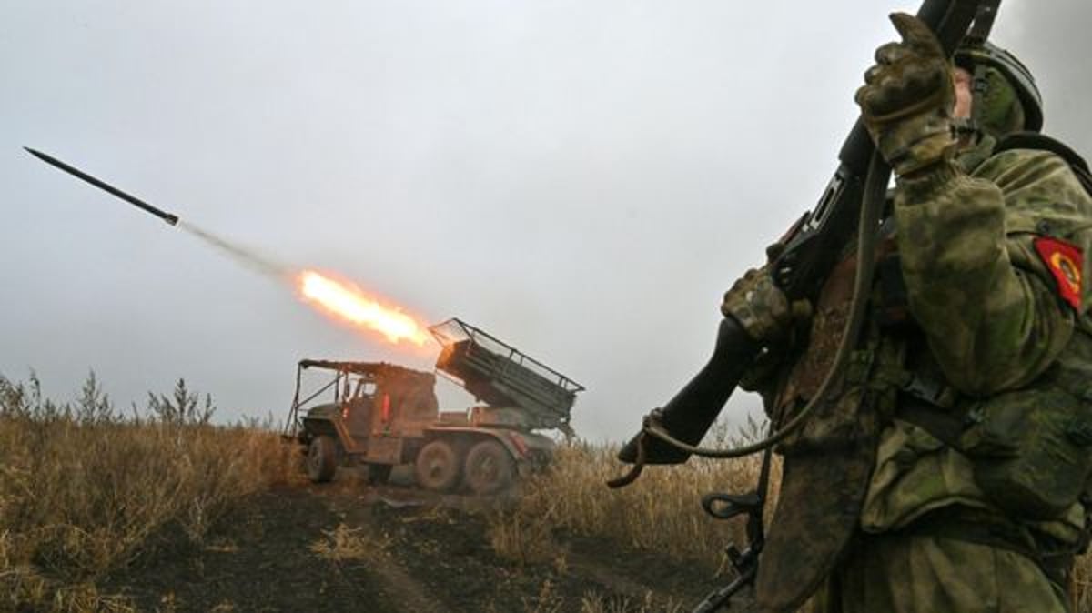 Russian forces advance toward Kostiantynivka in Donetsk region during the Russian military operation in Ukraine