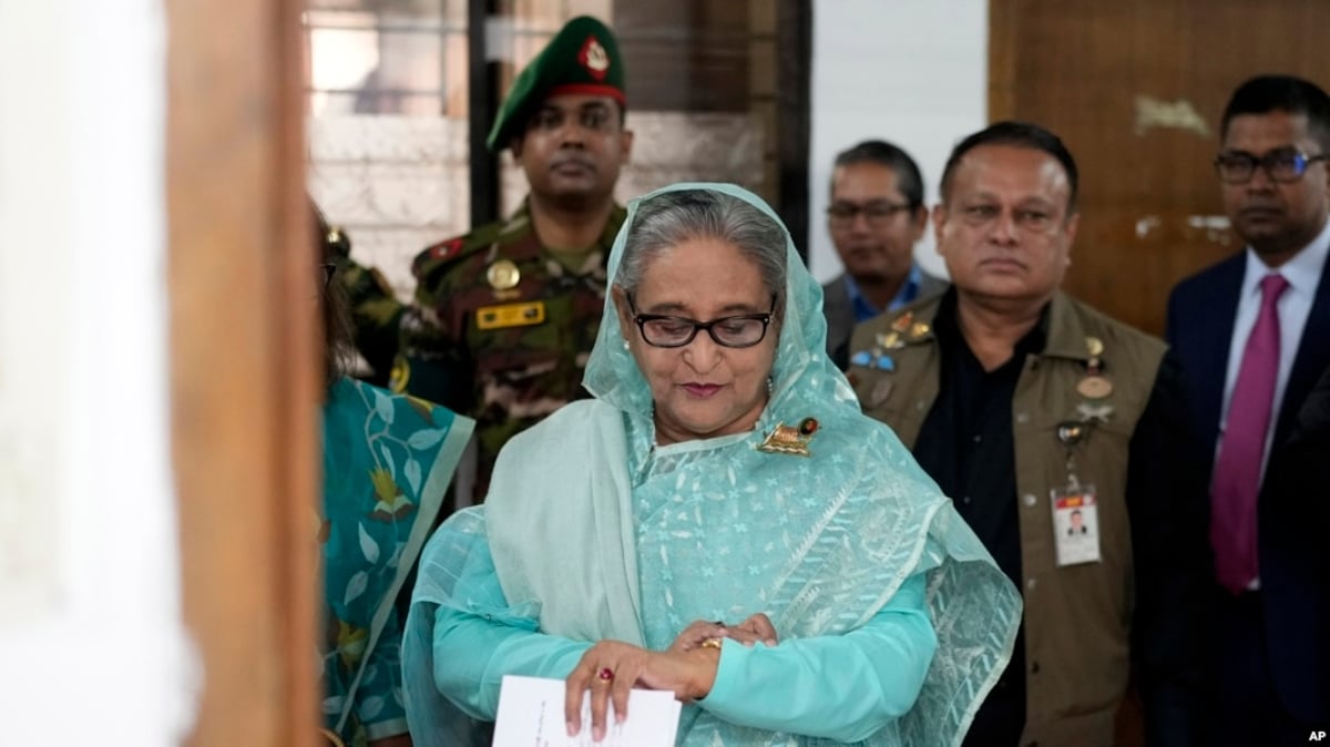 Sheikh Hasina, former prime minister of Bangladesh, casts her vote in Dhaka in January 2024