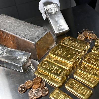 An employee holds a silver bar in a safe deposit room, the metal behind the silver rate today quoted across Indian cities
