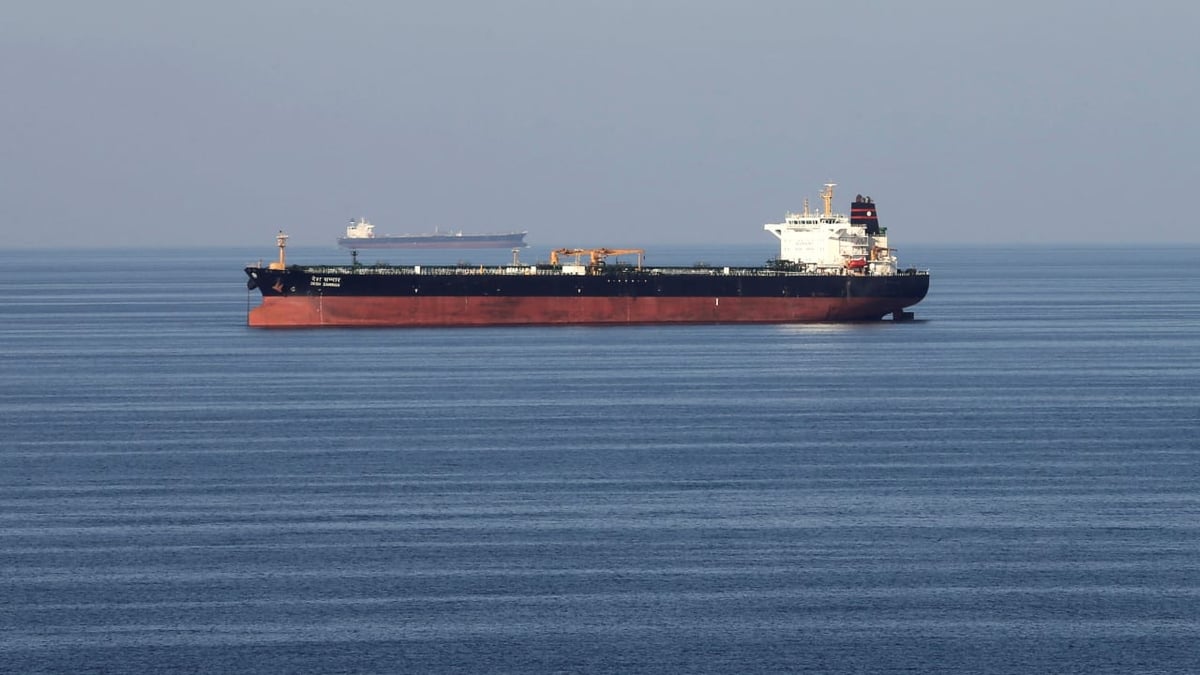 Oil tankers navigating the Strait of Hormuz as Somalia piracy surges in Gulf of Aden
