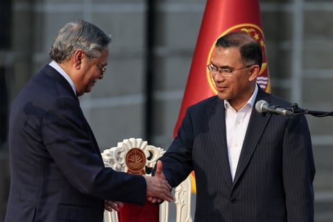 Tarique Rahman shakes hands with President Shahabuddin at Bangladesh parliament oath ceremony February 2026
