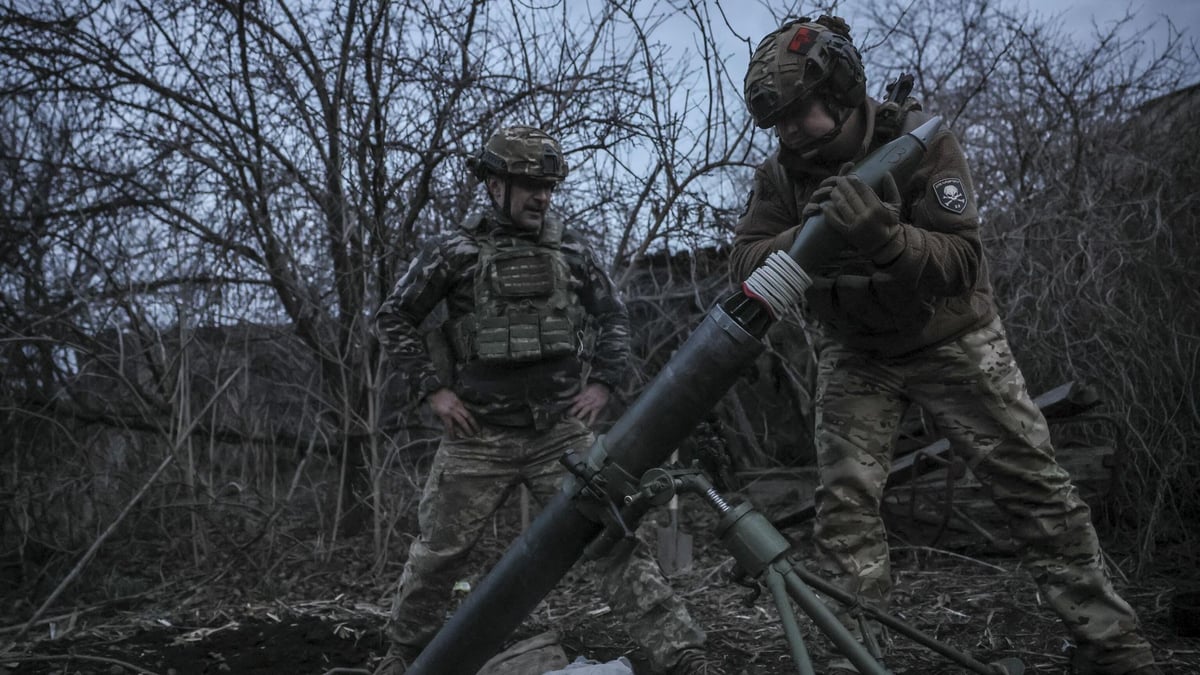 Ukrainian soldiers at frontline position as Russia calls for counter-terrorism cooperation against Ukraine