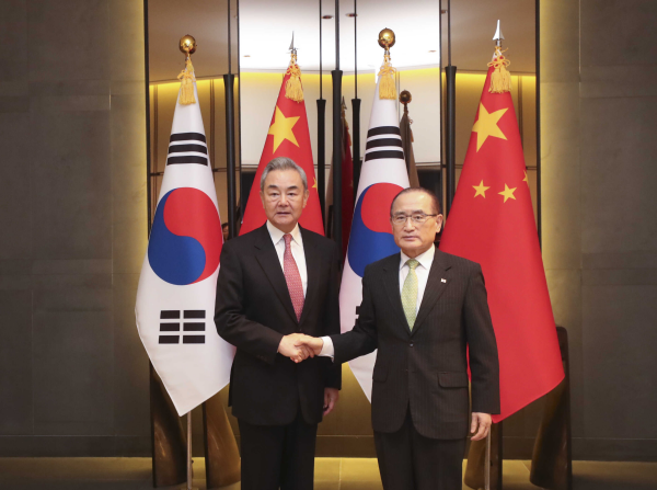 Chinese Foreign Minister Wang Yi meets South Korean officials in Seoul to discuss Korean Peninsula tensions and strategic autonomy