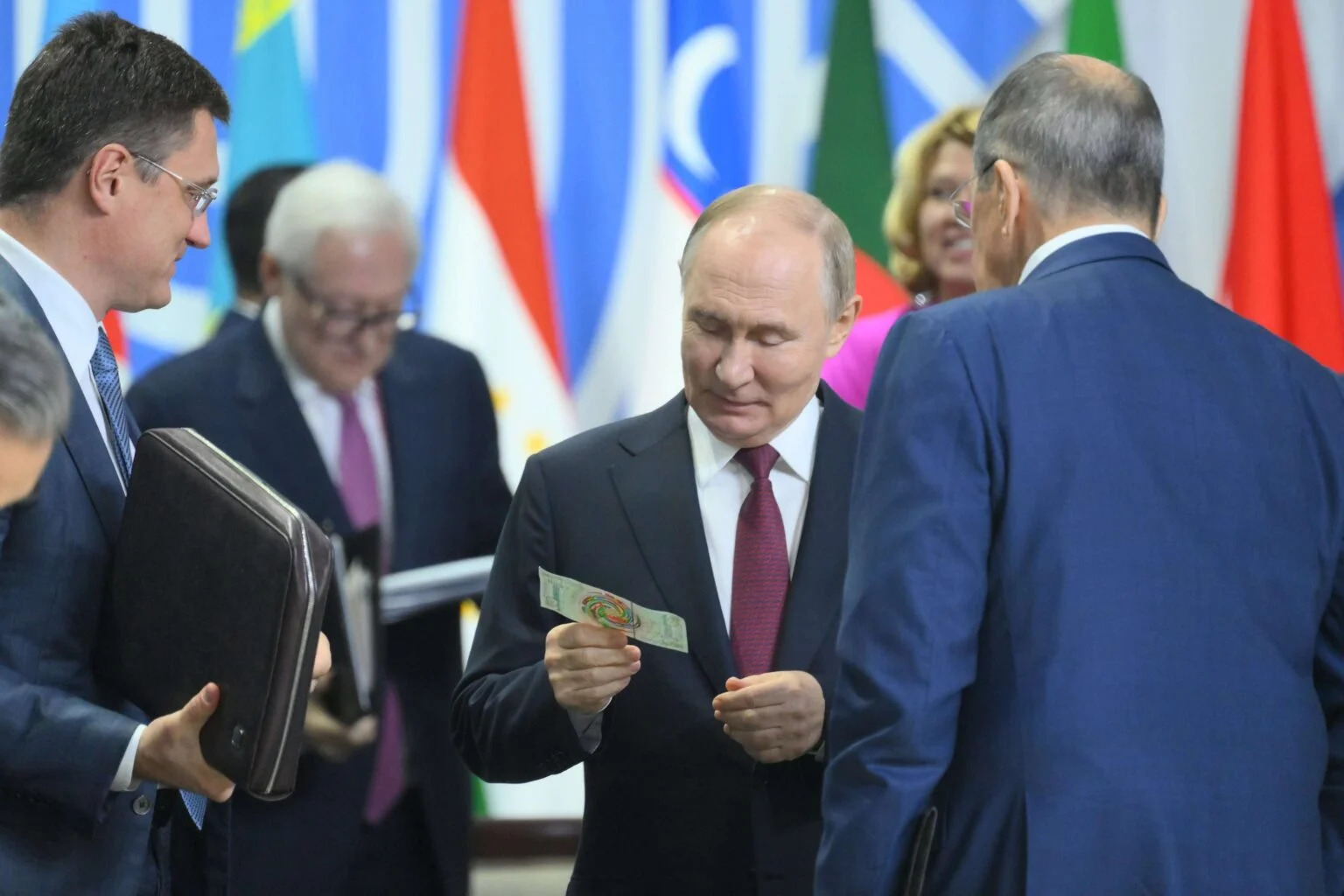 Putin-with-the-BRICS-bill