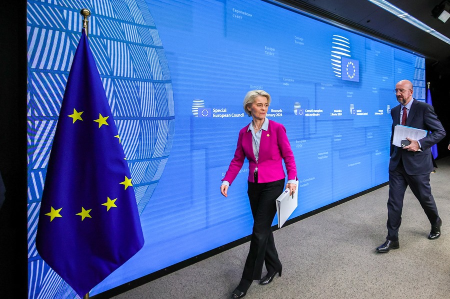 European Commission President Ursula von der Leyen (C) and European Council President Charles Michel during a press conference in Brussels