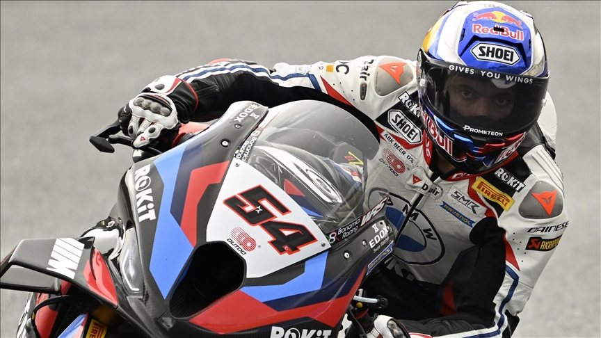 Bike Racer riding