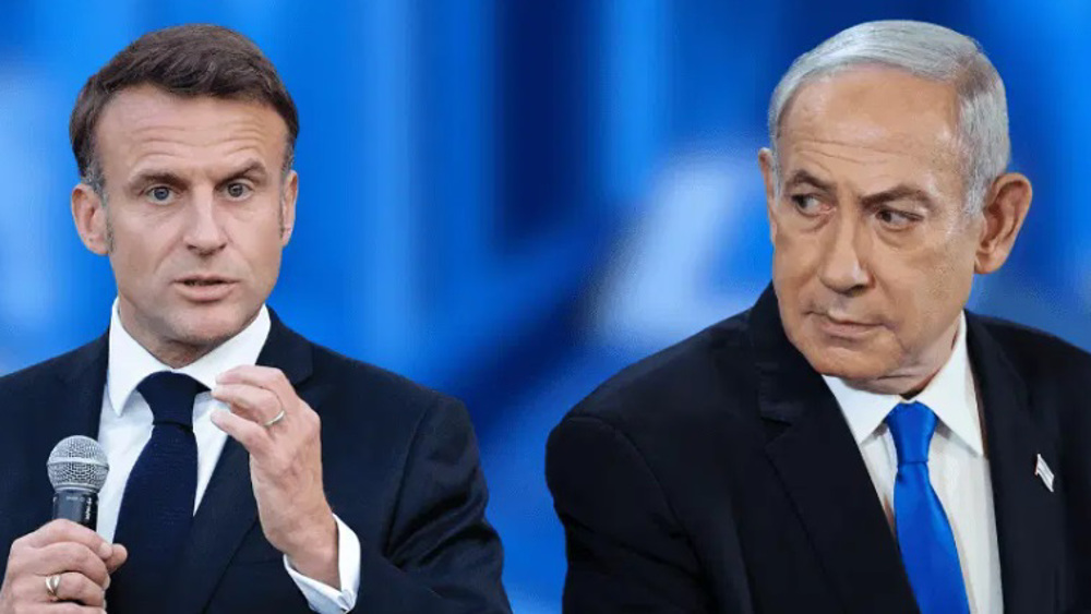 Benjamin Netanyahu (R) and Emanuel Macron