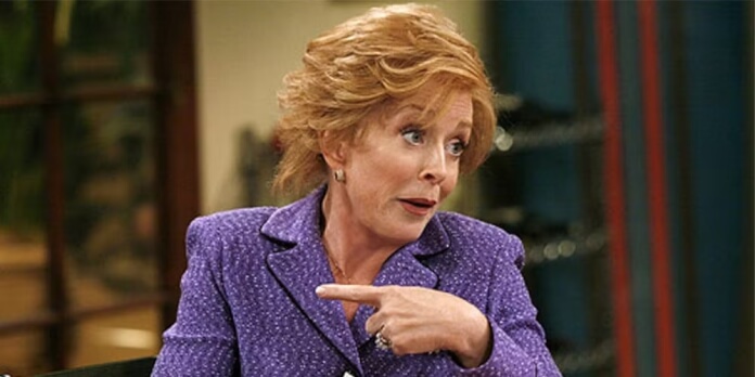 Two and a Half Men cast - Holland Taylor as Evelyn Harper holland taylor, evelyn harper, two and a half men, sitcom mother, manipulative character