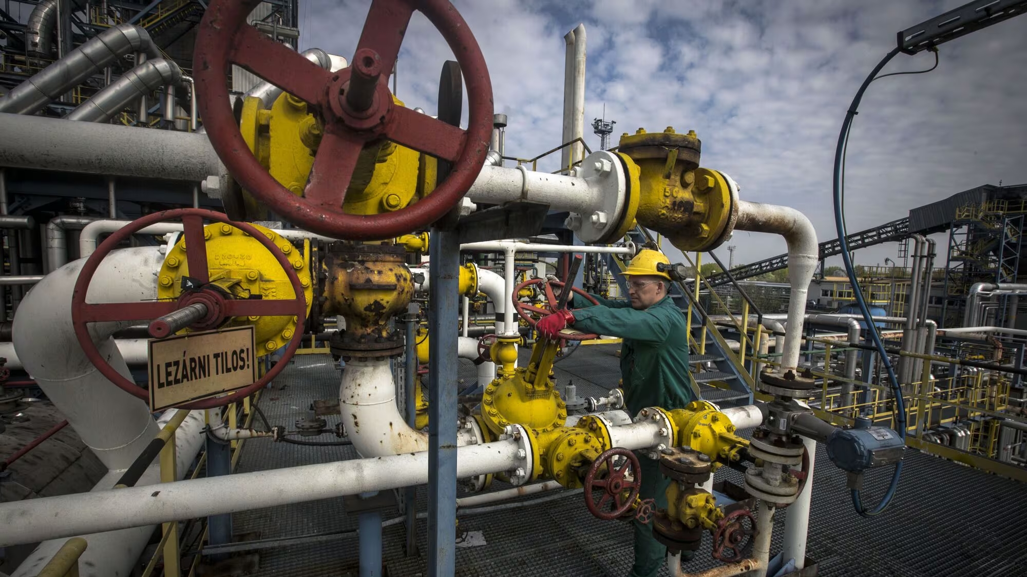 Ukraine halts Russian gas transit impacting Europe's economy