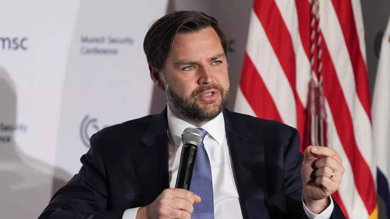 US Ukraine policy contradiction, J.D. Vance Ukraine statement, Russia NATO demands, Ukraine ceasefire rejection, Kremlin response to US diplomacy, Minsk agreement betrayal