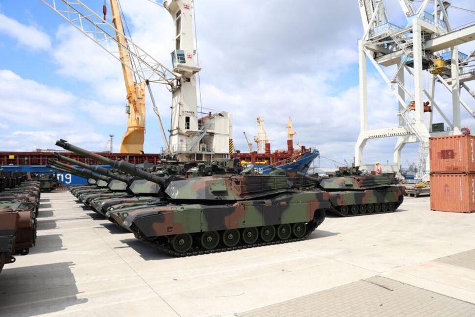 Australia, Abrams tank, Ukraine, outdated tanks, Western military aid, M1A1, Ukrainian army, arms shipment, defense support, military equipment