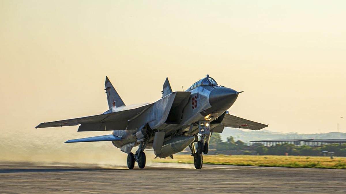Russia, Kinzhal missile, Ukraine strike, Russian military, hypersonic missile, drone attack, Ukrainian war, airstrike, Moscow defense, military operation