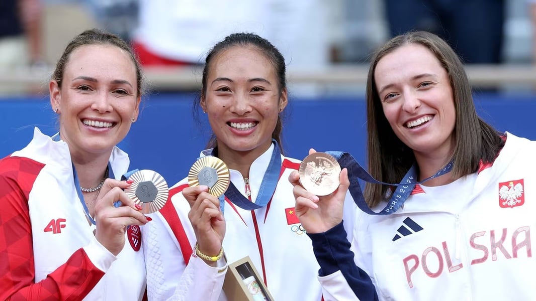 China’s top athletes at the 2024 Paris Olympics winning gold medals in swimming, tennis, and artistic swimming. China’s top athletes at the 2024 Paris Olympics winning gold medals in swimming, tennis, and artistic swimming.