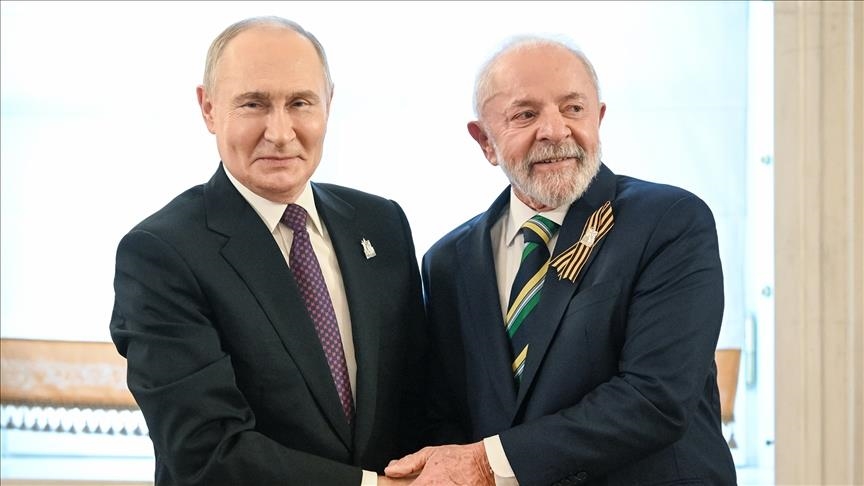 Vladimir Putin and Luiz Inácio Lula da Silva shaking hands closely at a bilateral meeting on Ukraine and BRICS
