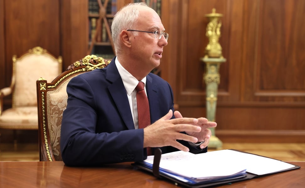 Kirill Dmitriev greeting Steven Witkoff at Office