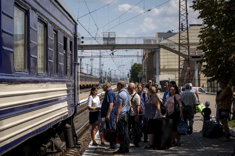 Civilians evacuated from Donetsk and Dnipropetrovsk frontline areas during Ukraine conflict August 2025