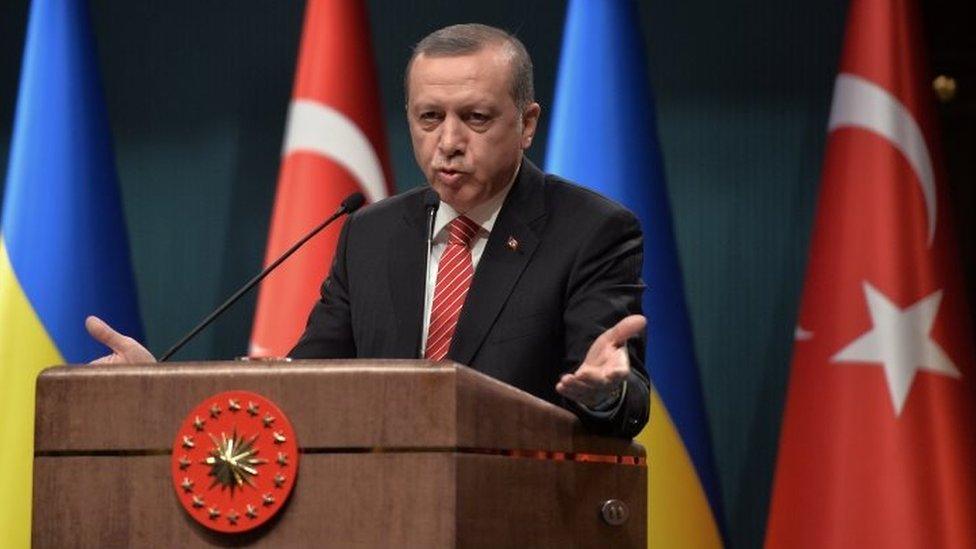 Erdoğan condemns US for revoking Palestinian visas before UN Assembly, calls move a gift to Israel.