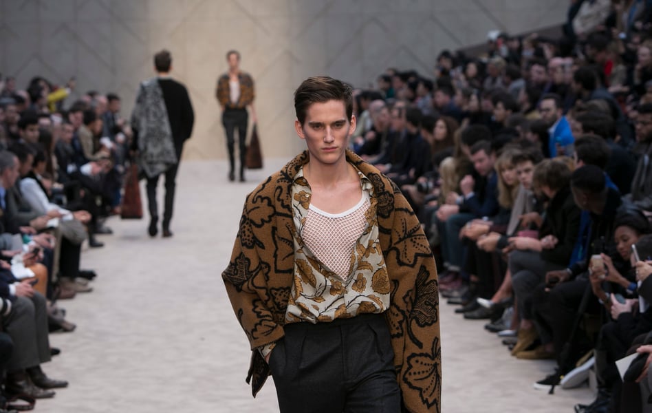 Burberry SS26 Chainmail Check Mini Burberry SS26 chainmail check mini dress on the London runway