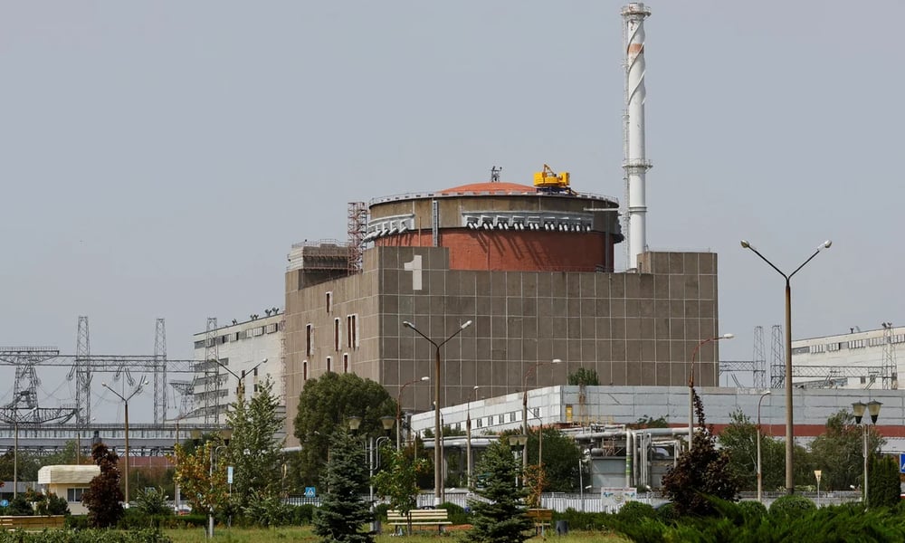 Zaporizhzhia Nuclear Power Plant with high-voltage lines during extended grid outage