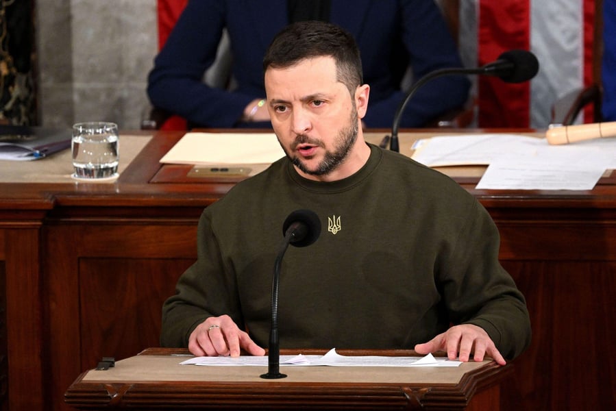 Kyiv presses for interceptors and range in Washington Volodymyr Zelenskyy at the White House speaking to reporters after meetings on air defenses and range