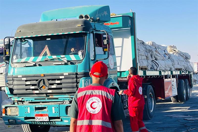 Aid convoys at the Rafah crossing during Gaza ceasefire talks
