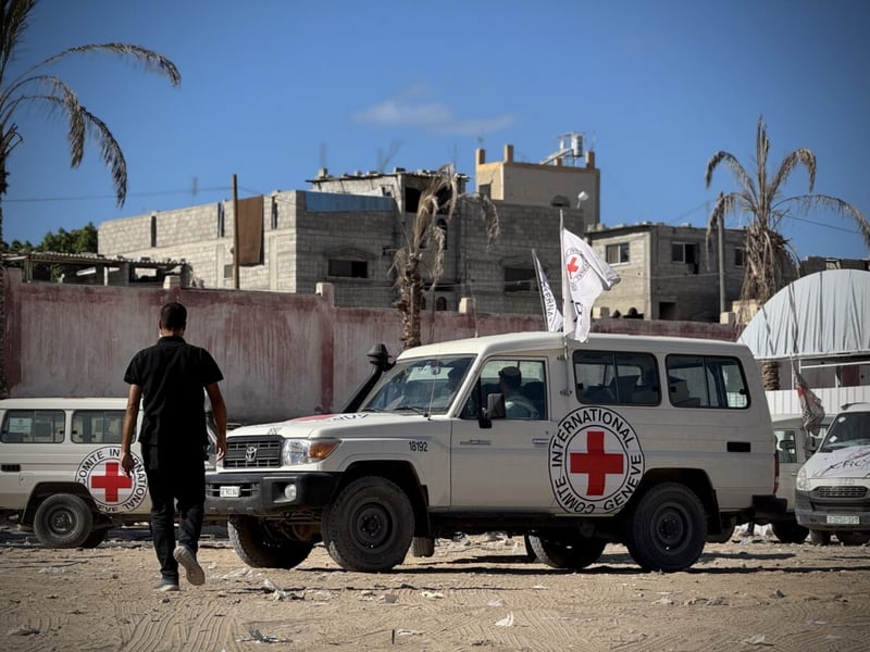 ICRC team escorts vehicles involved in remains transfers