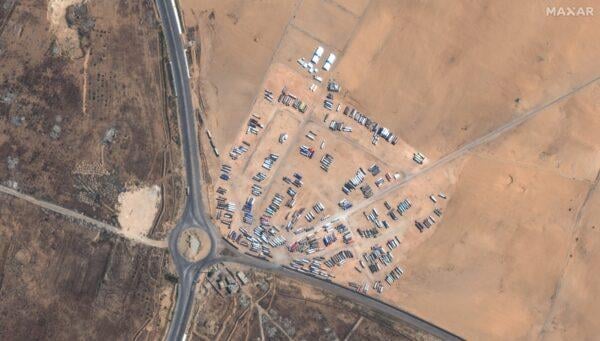 Satellite view shows long lines of Gaza aid trucks near the Kerem Shalom crossing during the ceasefire
