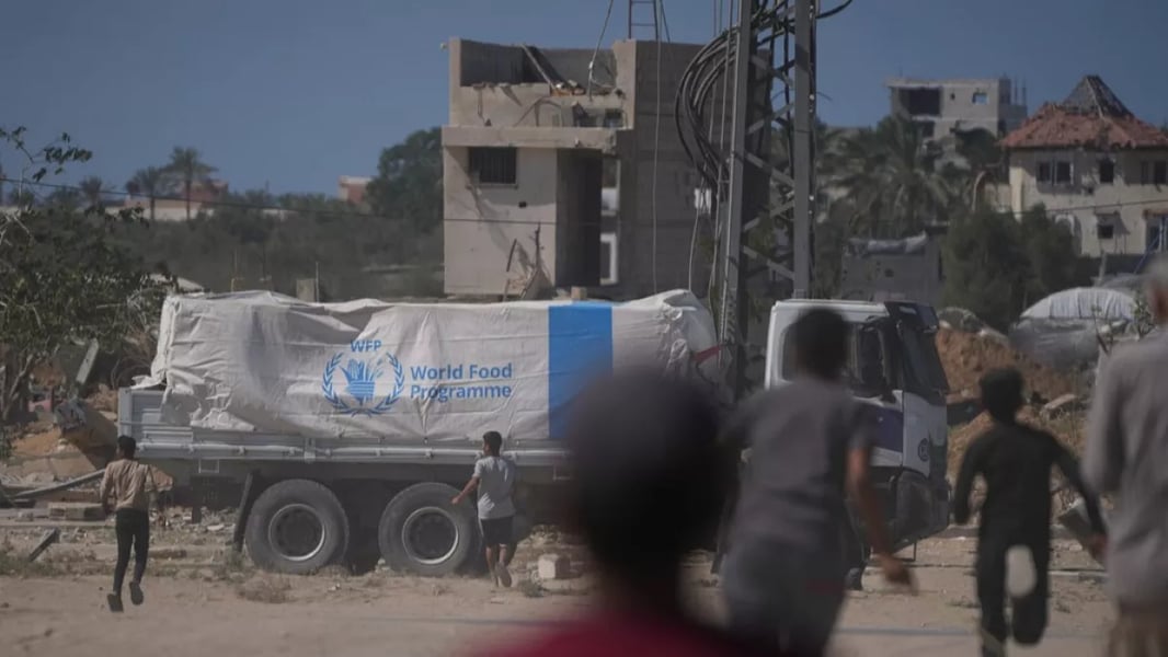 Aid trucks line up at Kerem Shalom as Gaza ceasefire hinges on posted gate hours and fuel deliveries