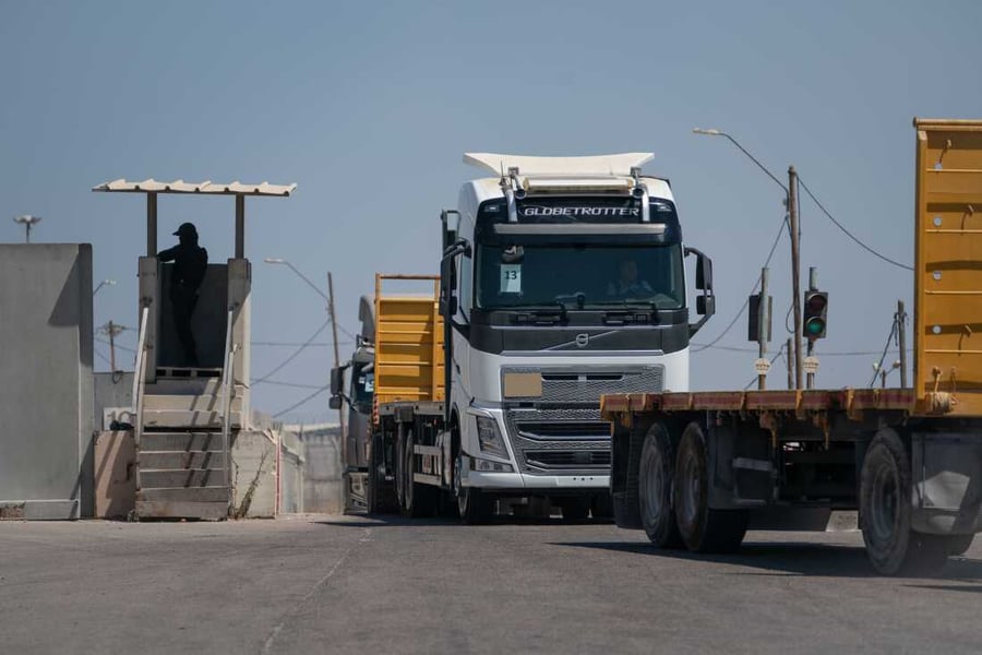 Aid trucks lined up at Kerem Shalom crossing awaiting inspection before entering Gaza
