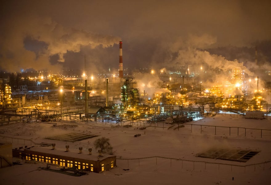Novokuybyshevsk refinery halts primary processing Smoke column over Novokuybyshevsk oil refinery in Russia’s Volga region after attack