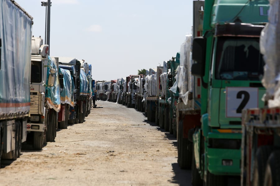 UN photo of humanitarian trucks awaiting entry at Rafah