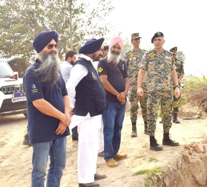 BSF DIG Hails United Sikhs' 'Mahan Seva' for Flood Victims