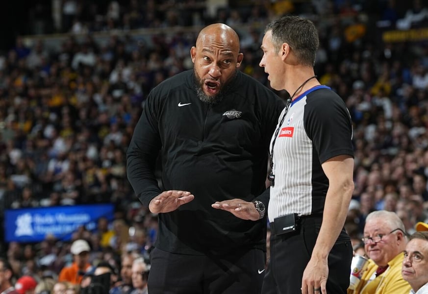 Darvin Ham addressing the Los Angeles Lakers team during a timeout