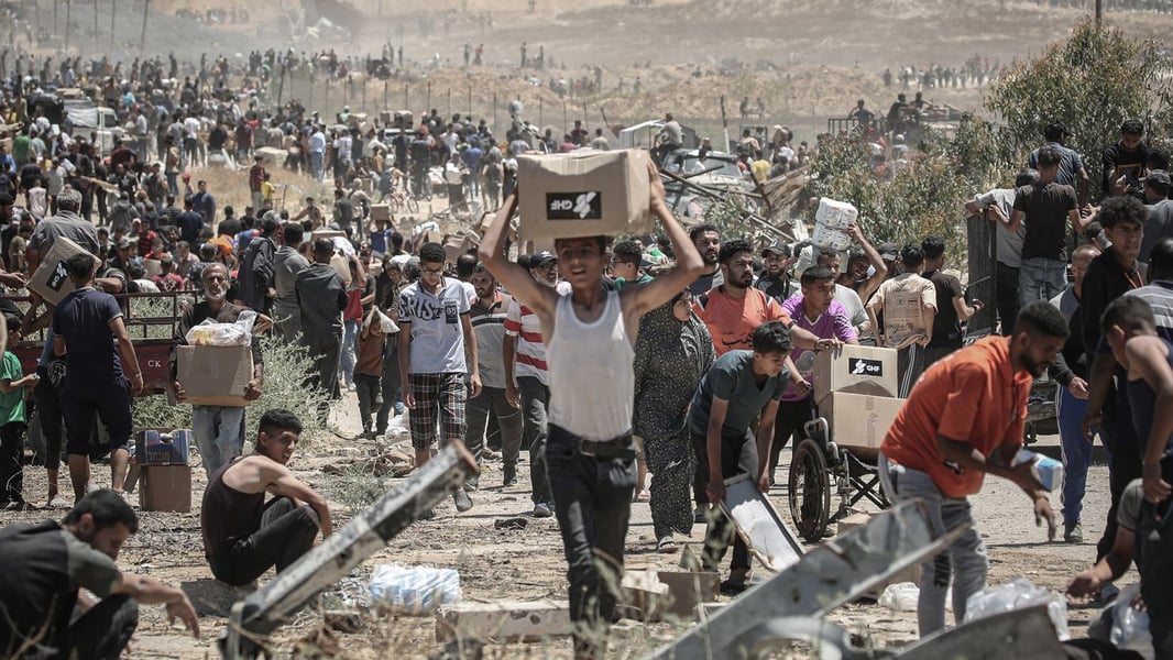 Palestinian families displaced receive aid in Gaza 2025