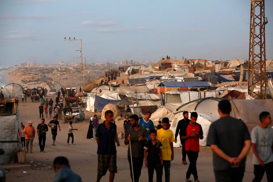 Gaza mourners and Sudanese refugees reflect deepening Middle East crisis on Day 698