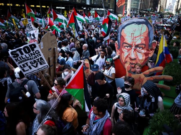 Netanyahu corruption pardon request amid Gaza genocide Day 725 protests