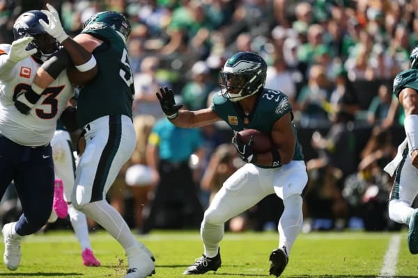 Saquon Barkley Philadelphia Eagles running back rushing with football during Week 10 NFL game against Packers