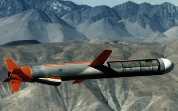 Ukraine seeks Tomahawk missiles amid US hesitation and war escalation