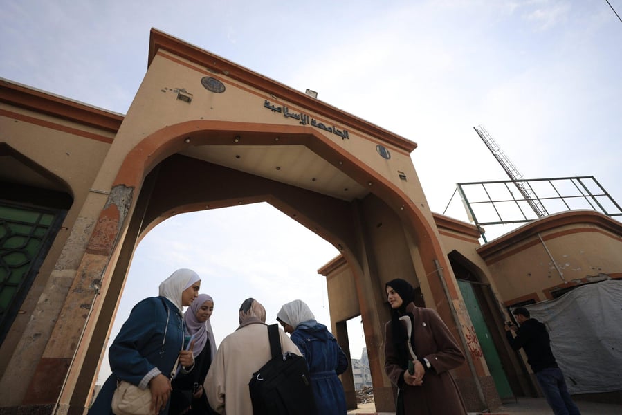 Palestinian students defy Israeli war return to Gaza University classrooms