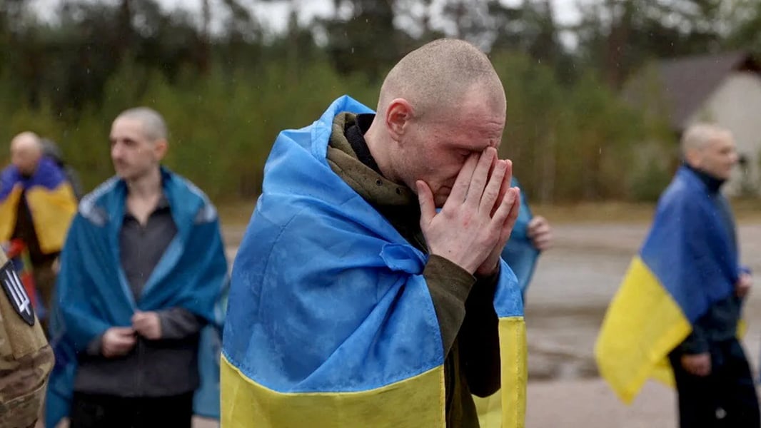 Human Rights Watch logo and report cover exposing systematic torture of Ukrainian prisoners of war in Russian detention facilities