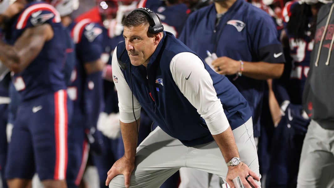 Mike Vrabel Patriots Head Coach Victory Mike Vrabel coaching New England Patriots to 10-game winning streak as head coach in 2025