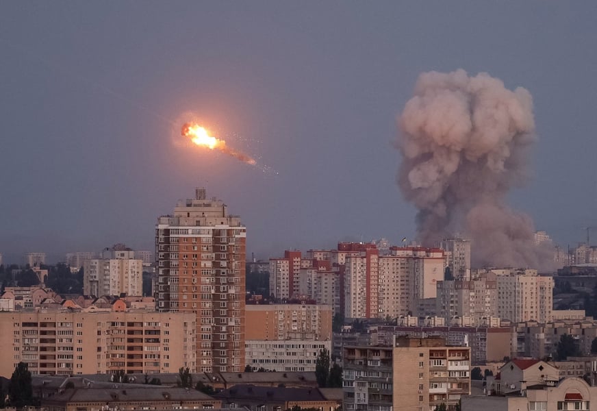 Moscow drone missile barrage hits Kyiv Ukraine capital before Zelenskyy Trump summit