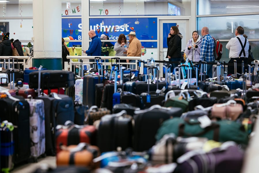 Furious Southwest passengers protest 2022 holiday cancellations stranded families