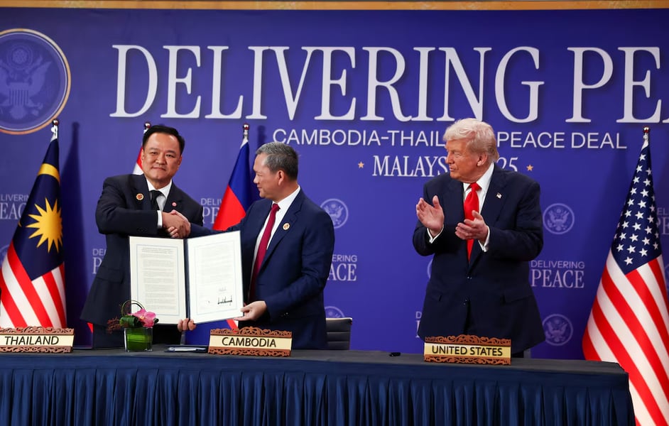 Thai F-16 jets bombing Cambodia border after deadly clash shatters Trump peace deal
