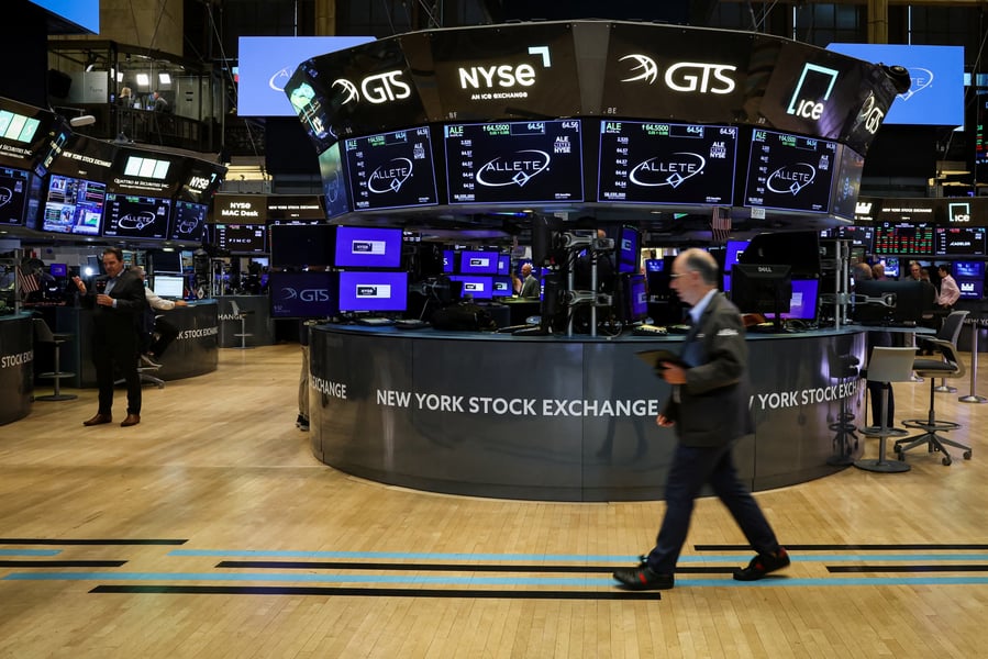 Wall Street trading floor showing S&P 500 reaching record high as US economy surges