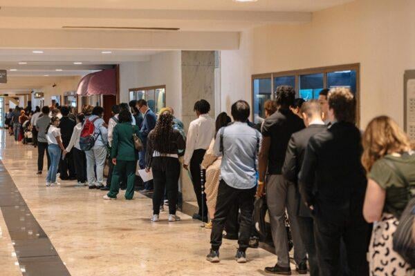 Crowded unemployment line amid US job market collapse ADP report 32K losses 2025