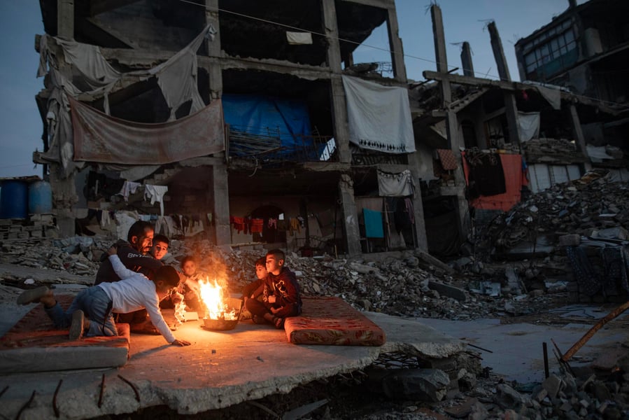 Displaced Palestinian families amid Gaza’s humanitarian collapse as Western powers advance a peace board