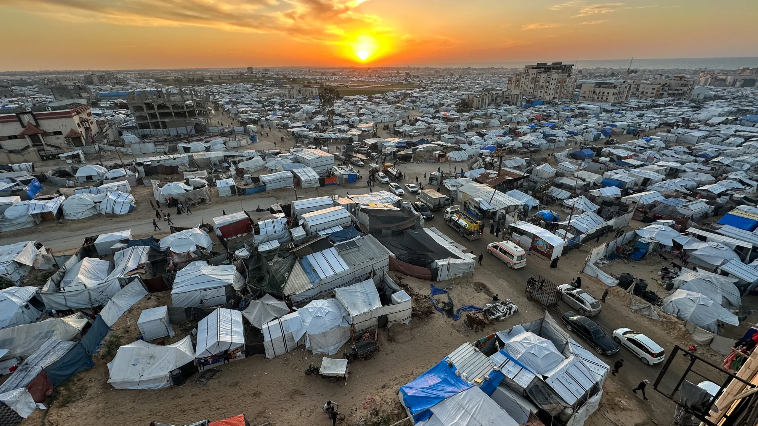 Displaced Palestinian families shelter amid humanitarian collapse in Gaza